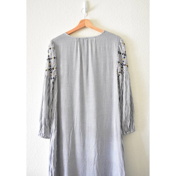 Old Navy Embroidered Tassel Tie Tunic Dress - Picture 4 of 9